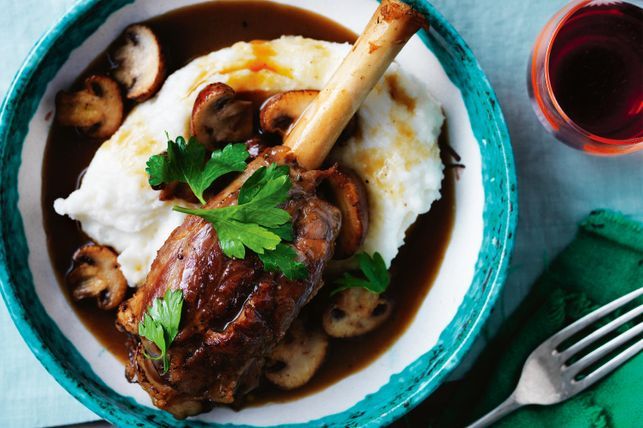 beer-braised-lamb-shanks-with-mieliepap-90512-1