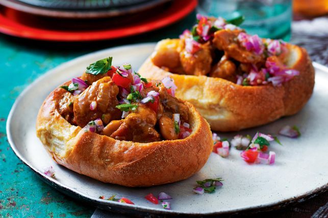 bunny-chow-chicken-curry-rolls-90510-1